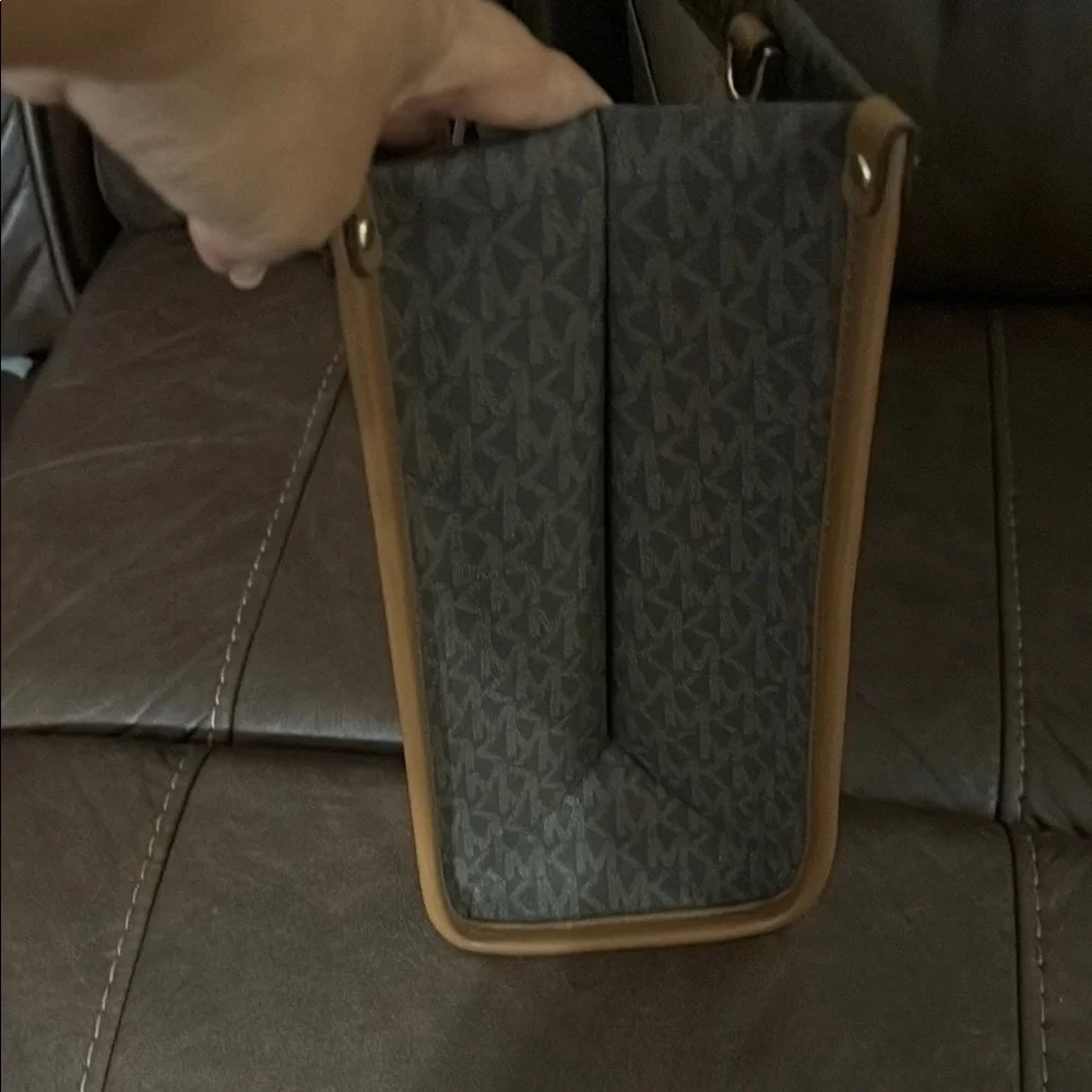 NWT Michael Kors Brown Tote Bag with Gold Accents - Picture 3 of 11